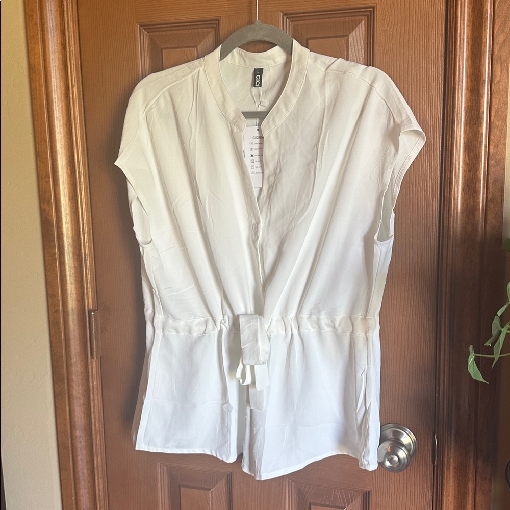 NWT Women’s White Cap Sleeve Button Up Blouse with Tie Waist, size Large